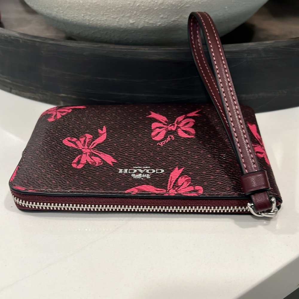 🎀Coach🎀 Wristlet 🎀 - Picture 10 of 16